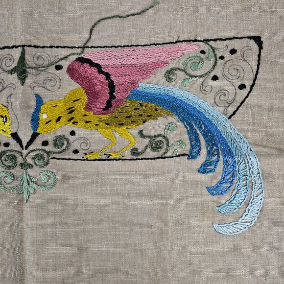 Vintage unfinished embroidered birds crash linen and floss 28 x 32 - Picture 7 of 9